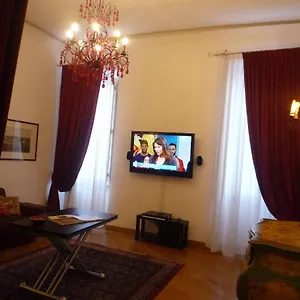 https://residenza-mucha.it-romehotels.com